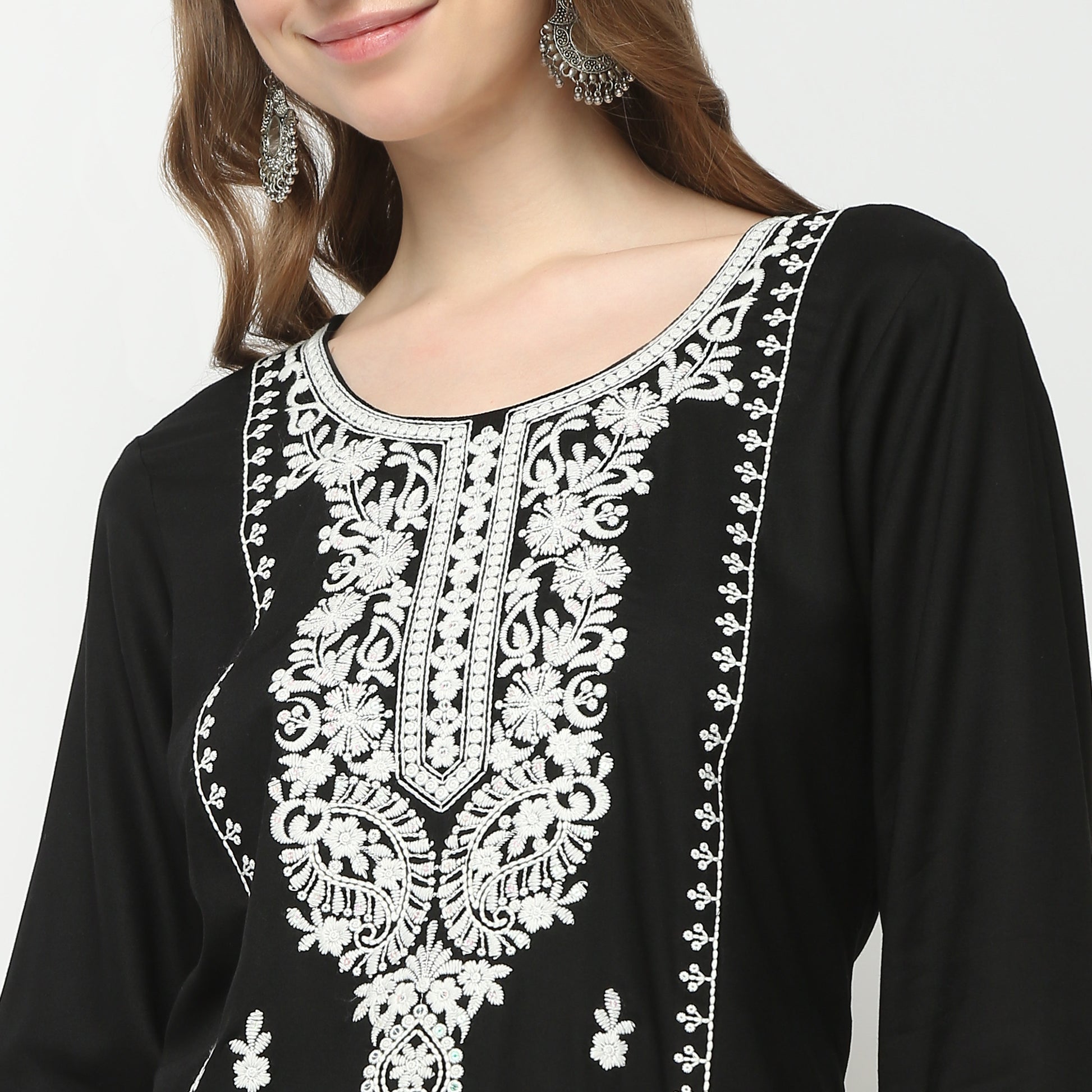 Straight Fit Embroidered Round Neck Kurta