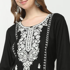 Straight Fit Embroidered Round Neck Kurta