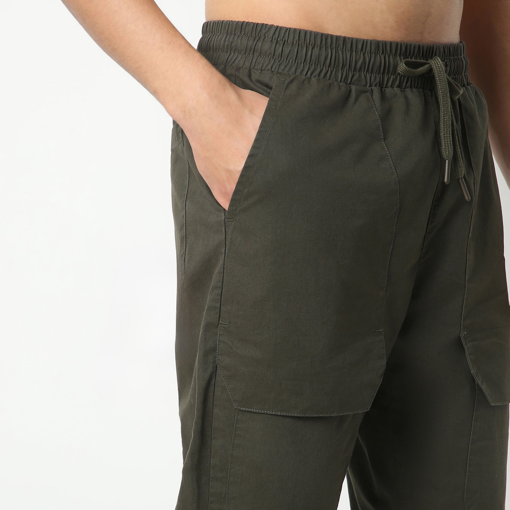Regular Fit Solid Ankle Length Mid Rise Cargos