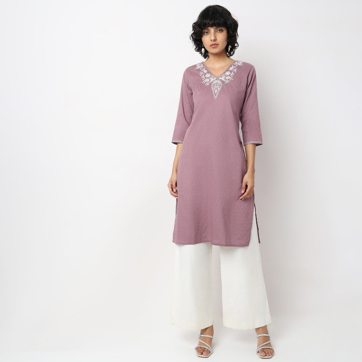 Straight Fit Embroiderd Kurta