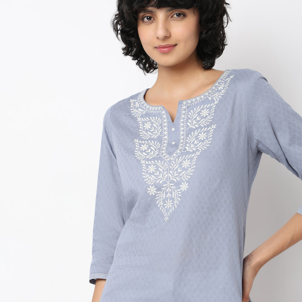 Straight Fit Embroiderd Kurta