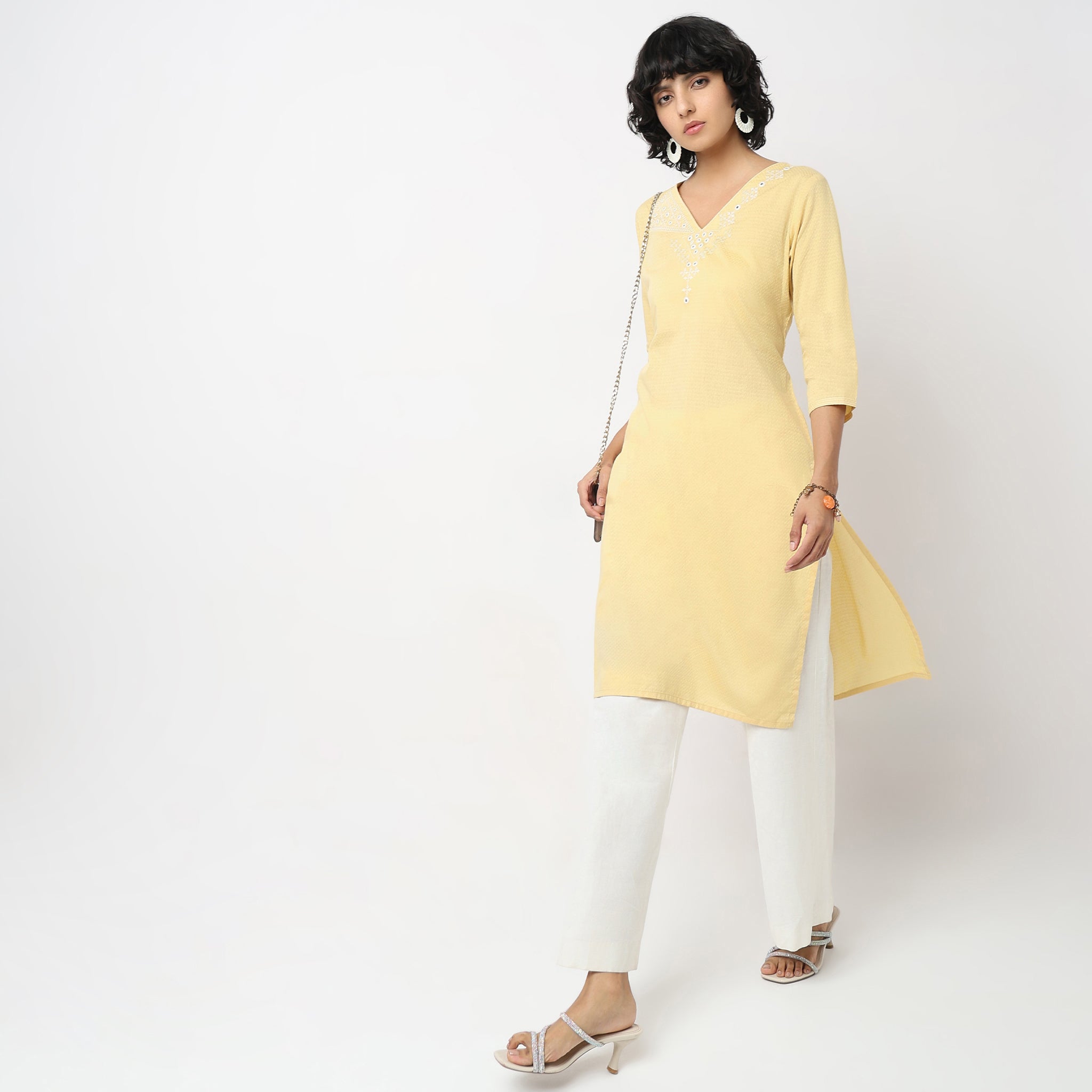 Straight Fit Embroiderd Kurta