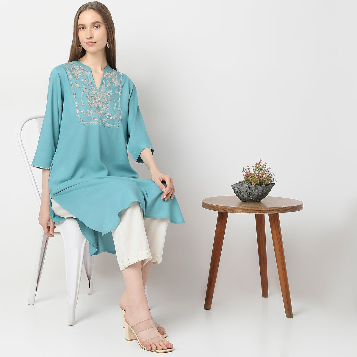 Straight Fit Embellished Kurta