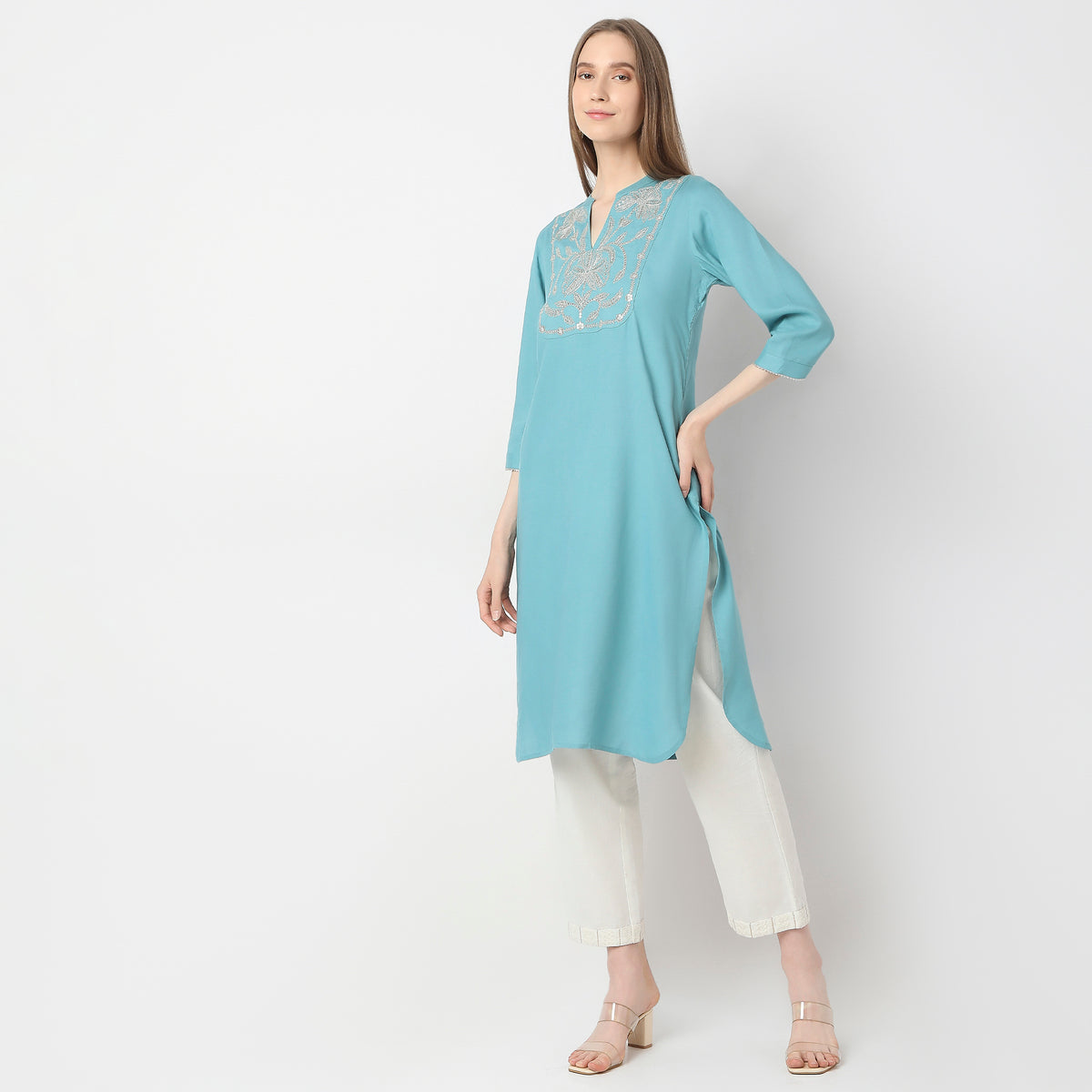 Straight Fit Embellished Kurta