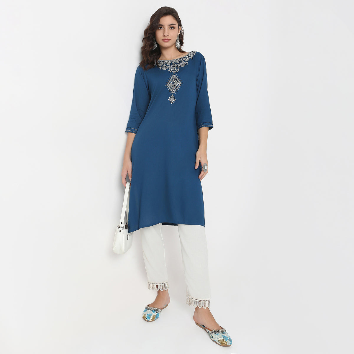 Straight Fit Embellished Kurta