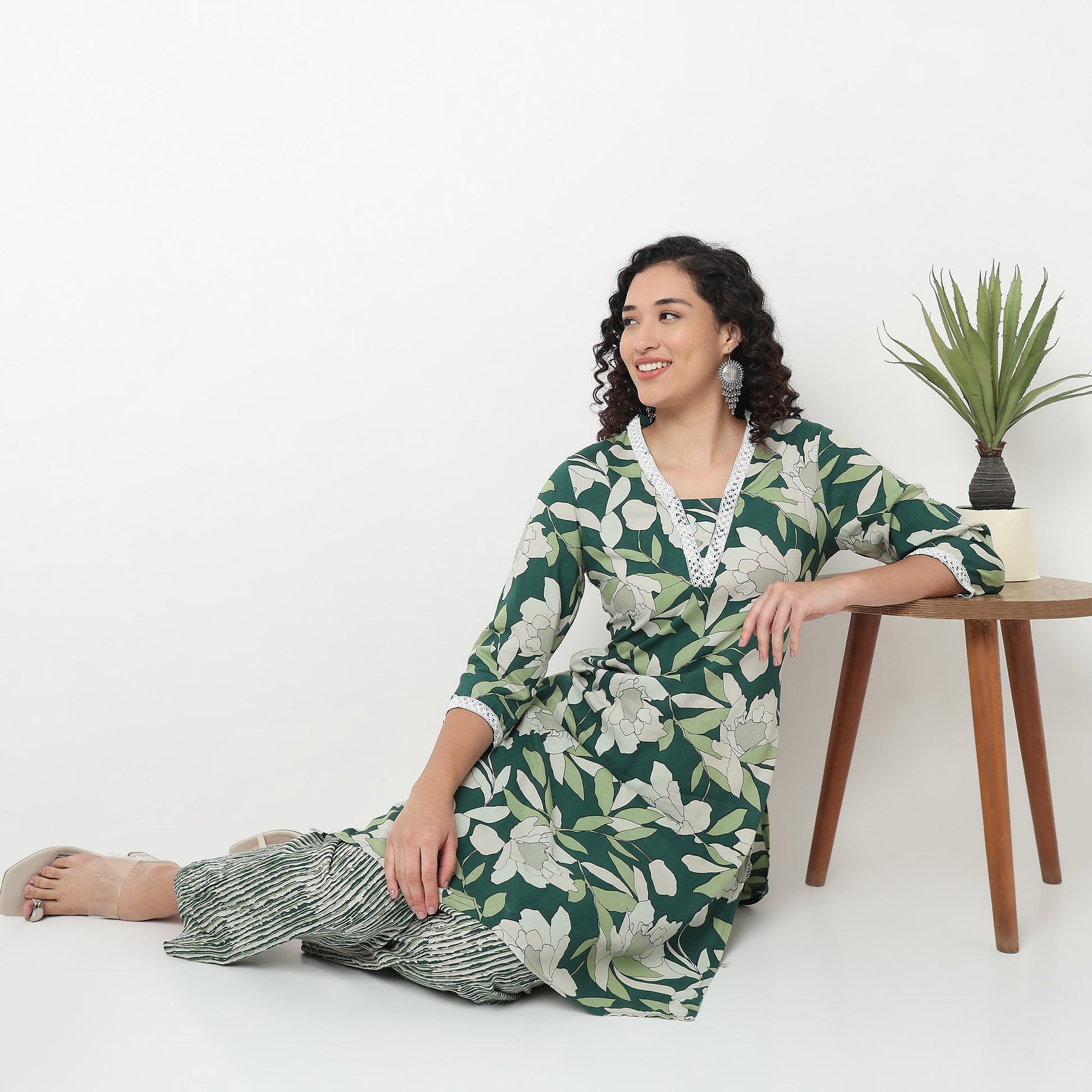 Straight Fit Printed V-Neck Calf Length Kurta