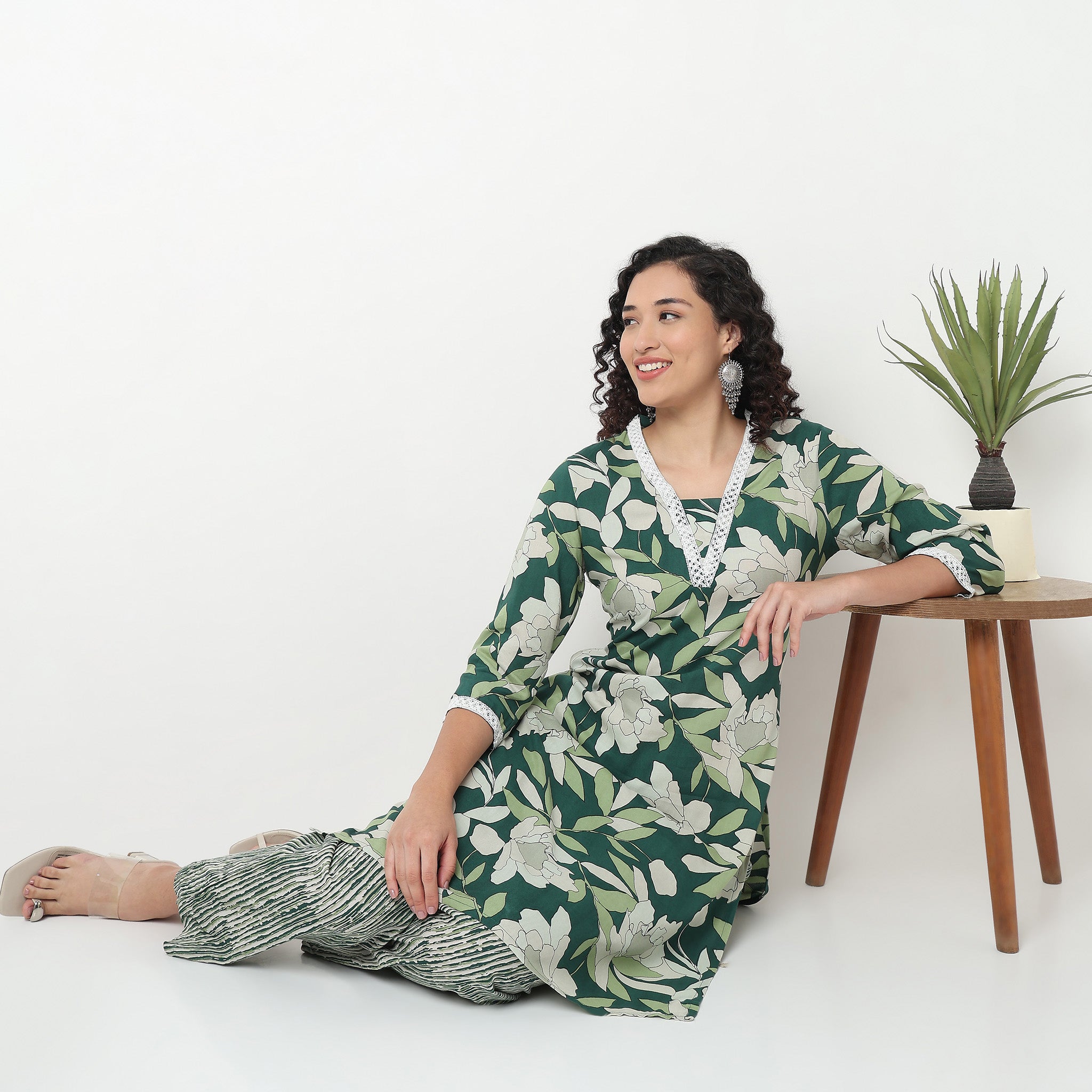 Straight Fit Printed V-Neck Calf Length Kurta