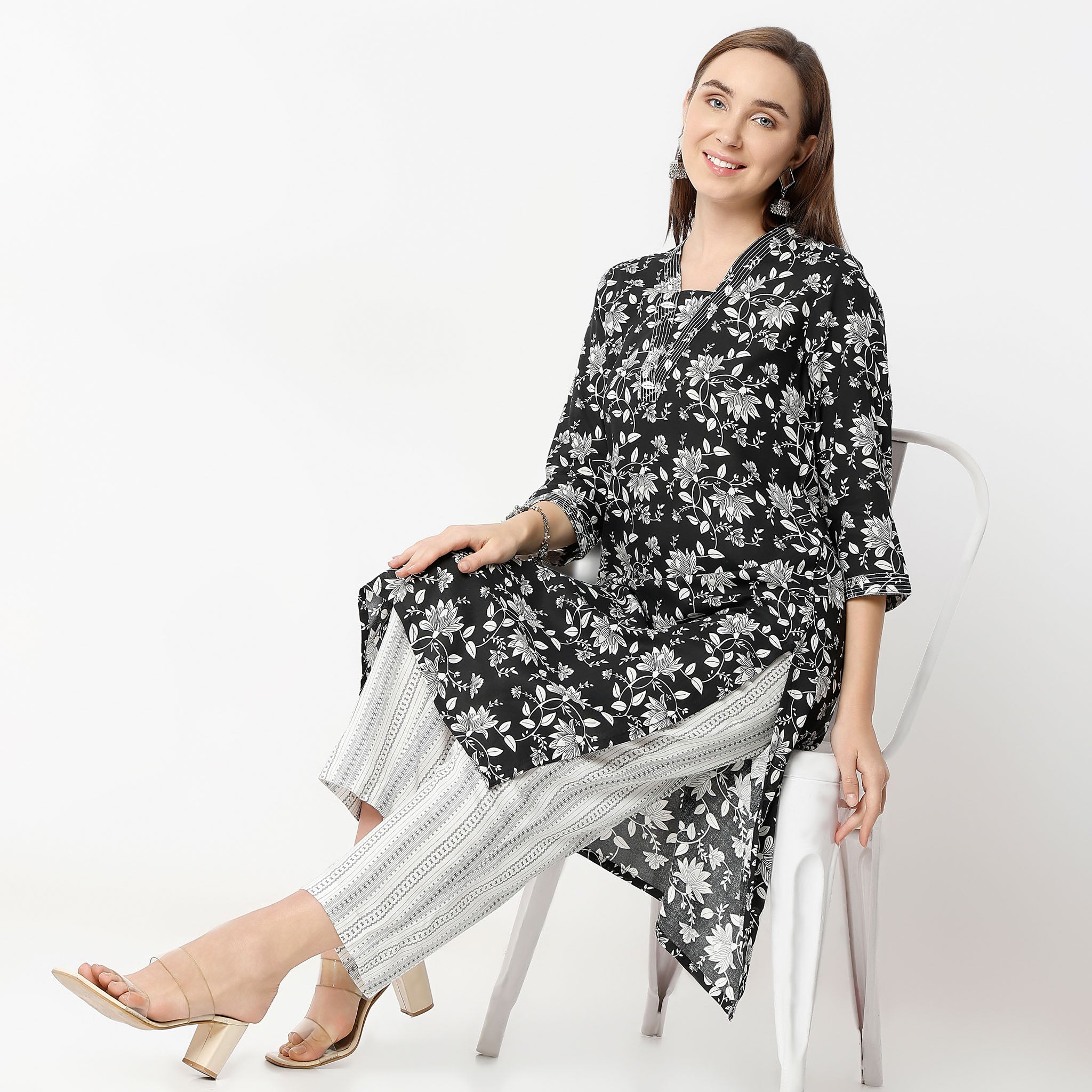 Regular Fit Printed V-Neck Kurta