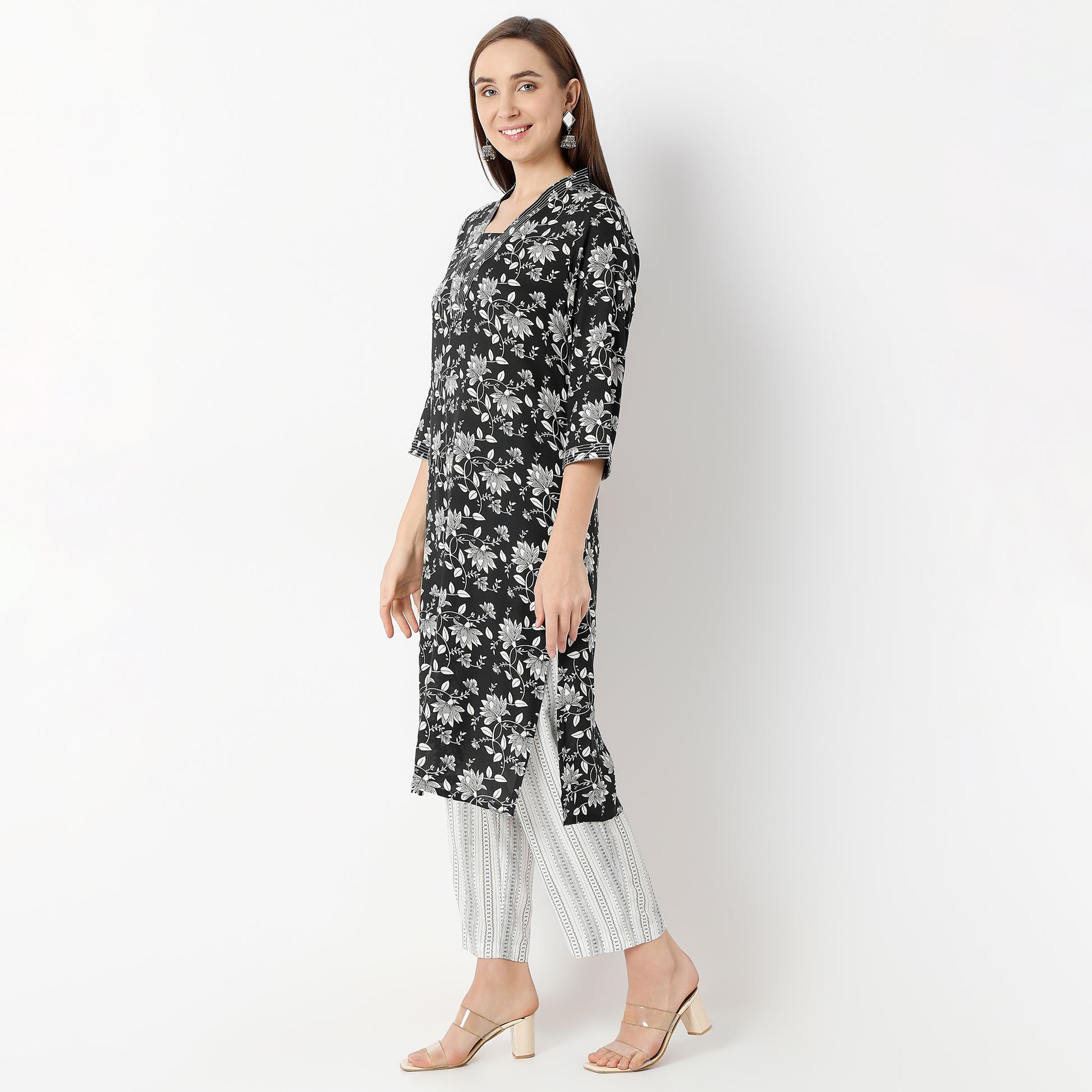 Regular Fit Printed V-Neck Kurta