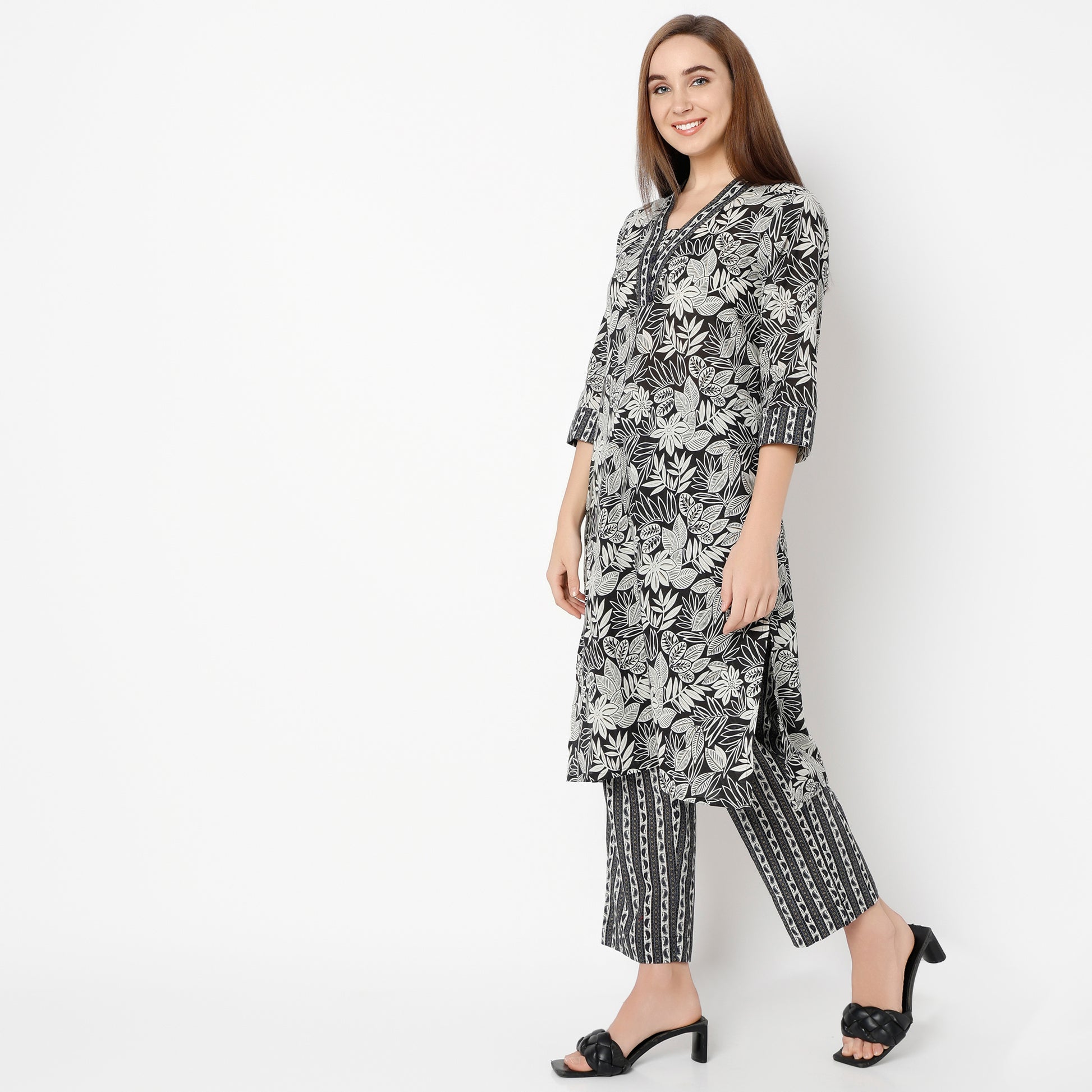 Straight Fit Printed V-Neck Kurta