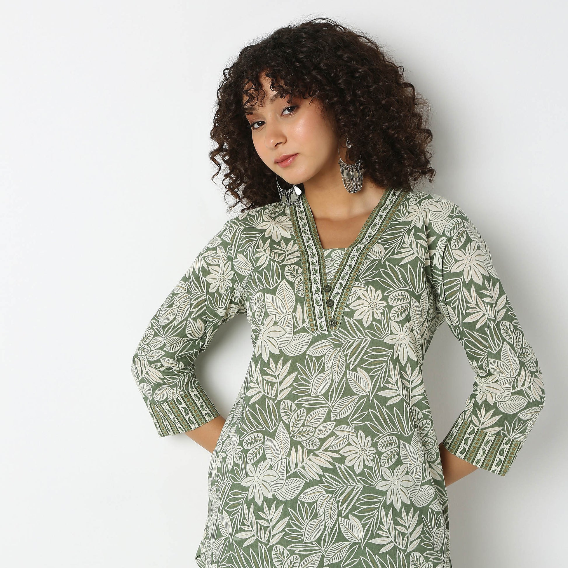 Straight Fit Printed V-Neck Kurta