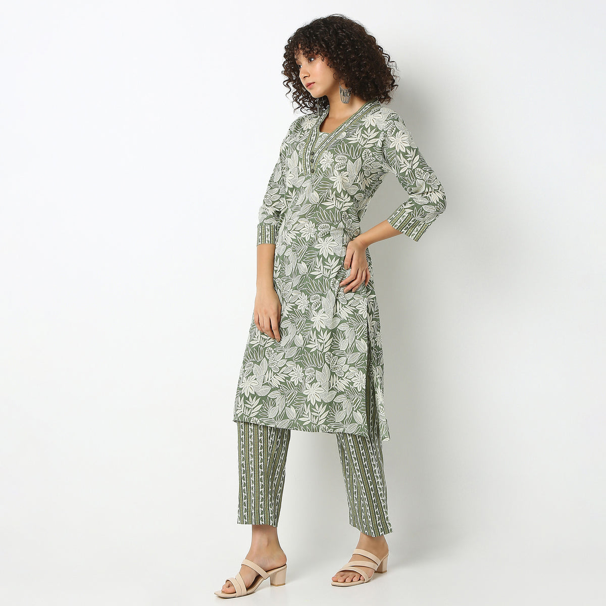 Straight Fit Printed V-Neck Kurta