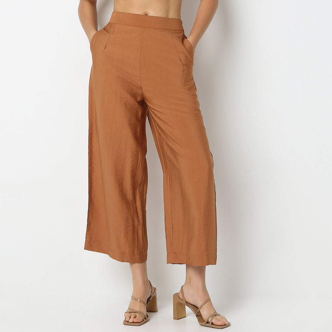 Straight Fit Solid Ankle Length Mid Rise Pants