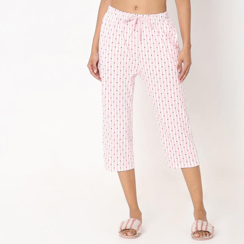 Regular Fit Heart Mid Rise Capris