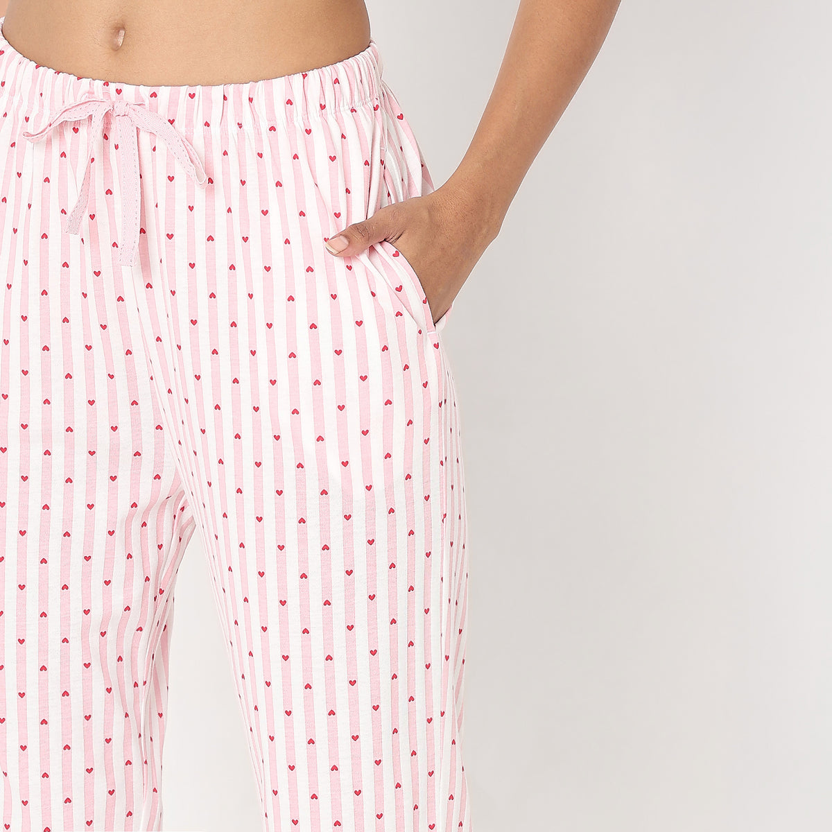 Regular Fit Heart Mid Rise Capris