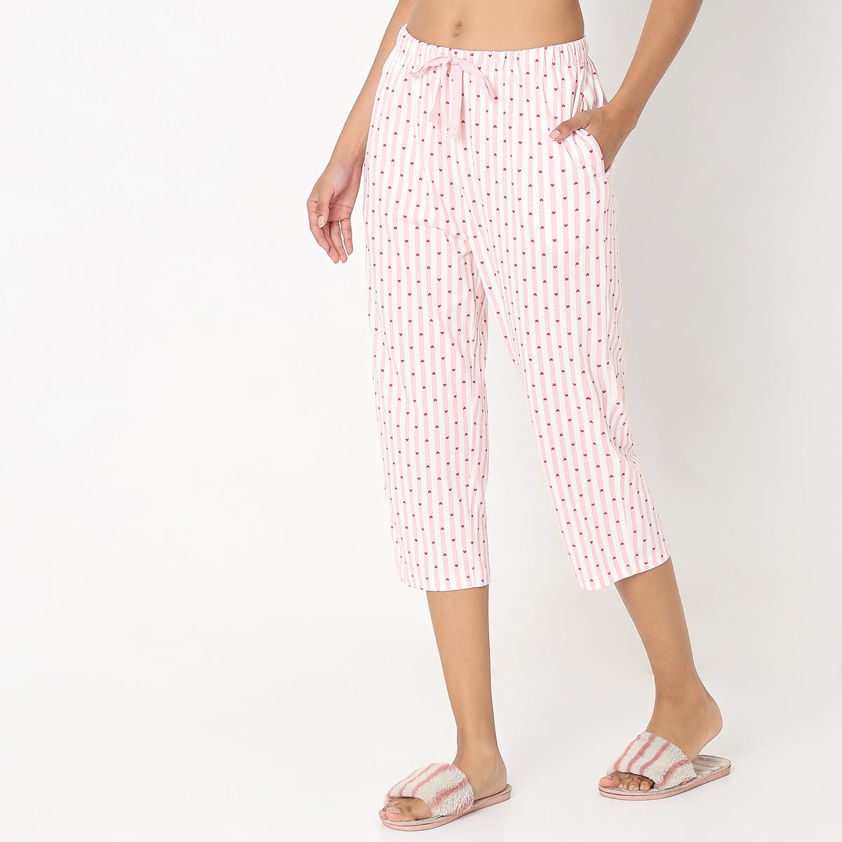 Regular Fit Heart Mid Rise Capris