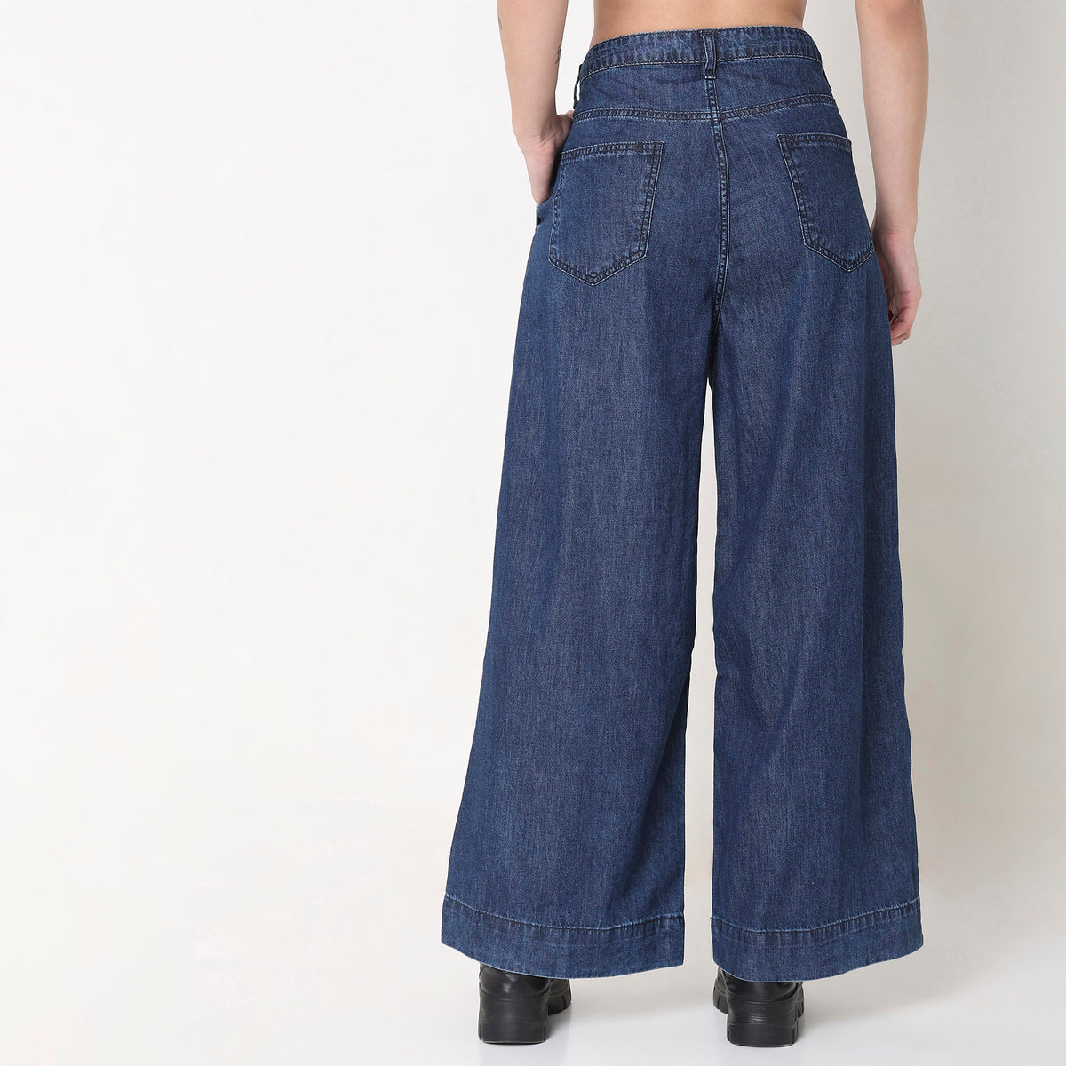 Women Wearing Wide Leg Solid High Rise Jean