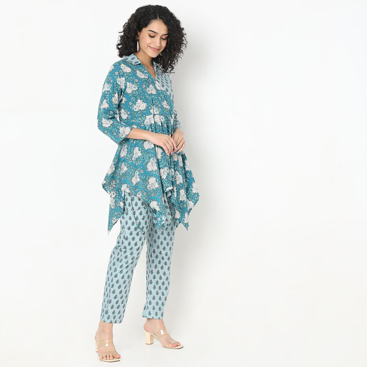 Straight Fit Printed Kurta with Pant Set