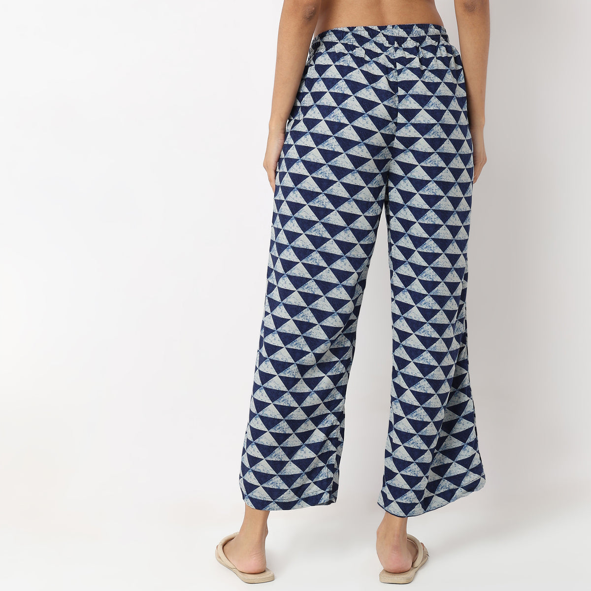 Regular Fit Floral Mid Rise Pyjamas