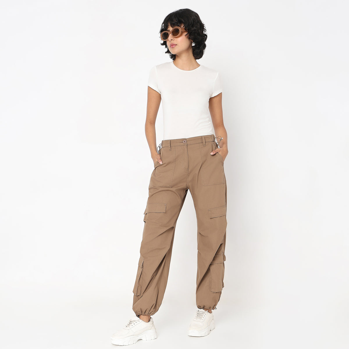 Regular Fit Solid Mid Rise Pants