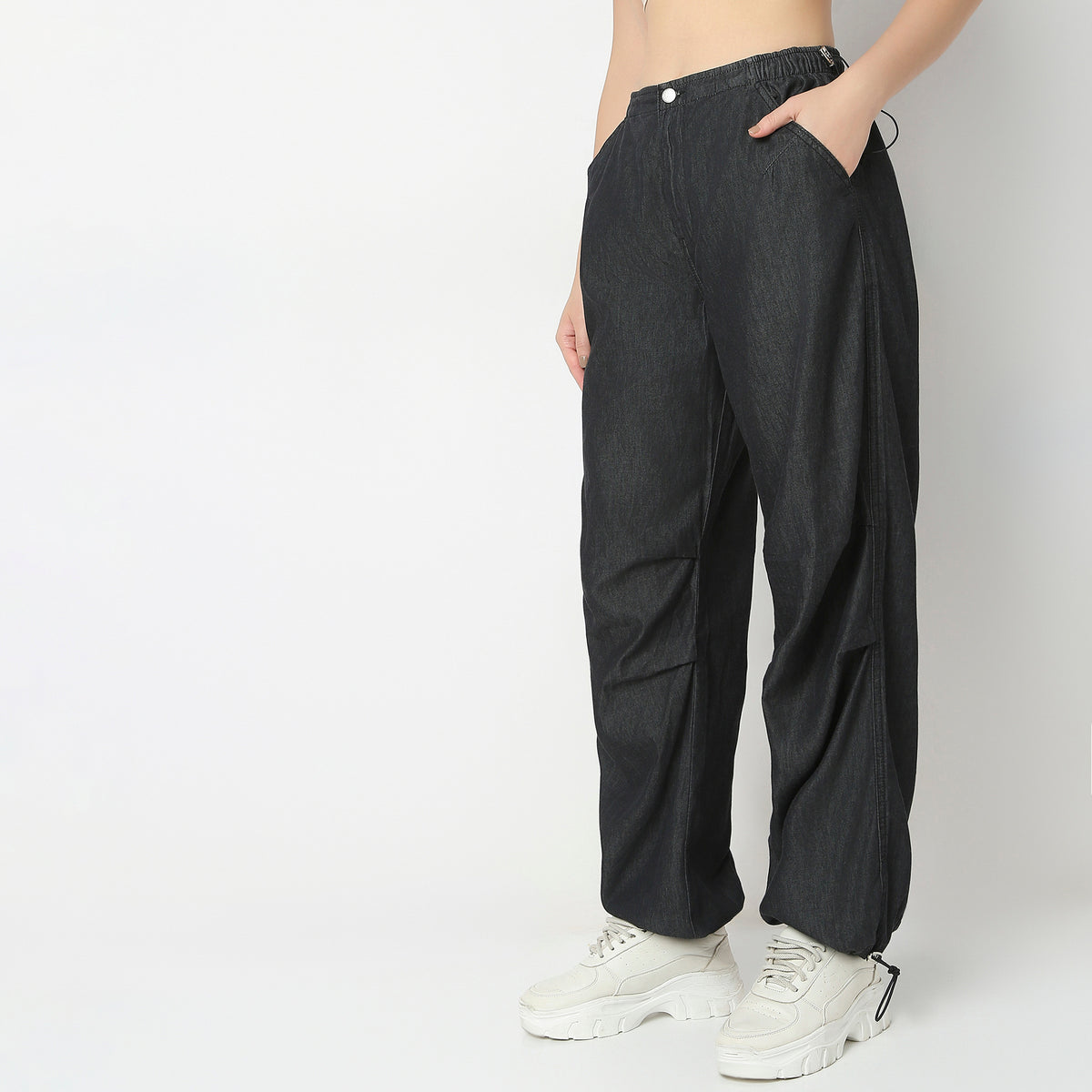 Regular Fit Solid Mid Rise Parachute Pant