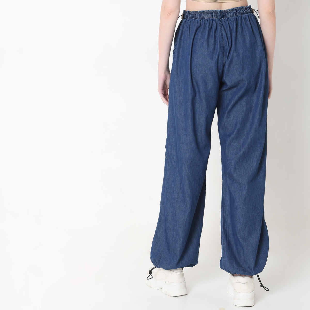 Regular Fit Solid Mid Rise Parachute Pant