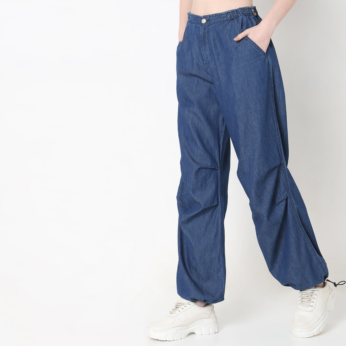 Regular Fit Solid Mid Rise Parachute Pant