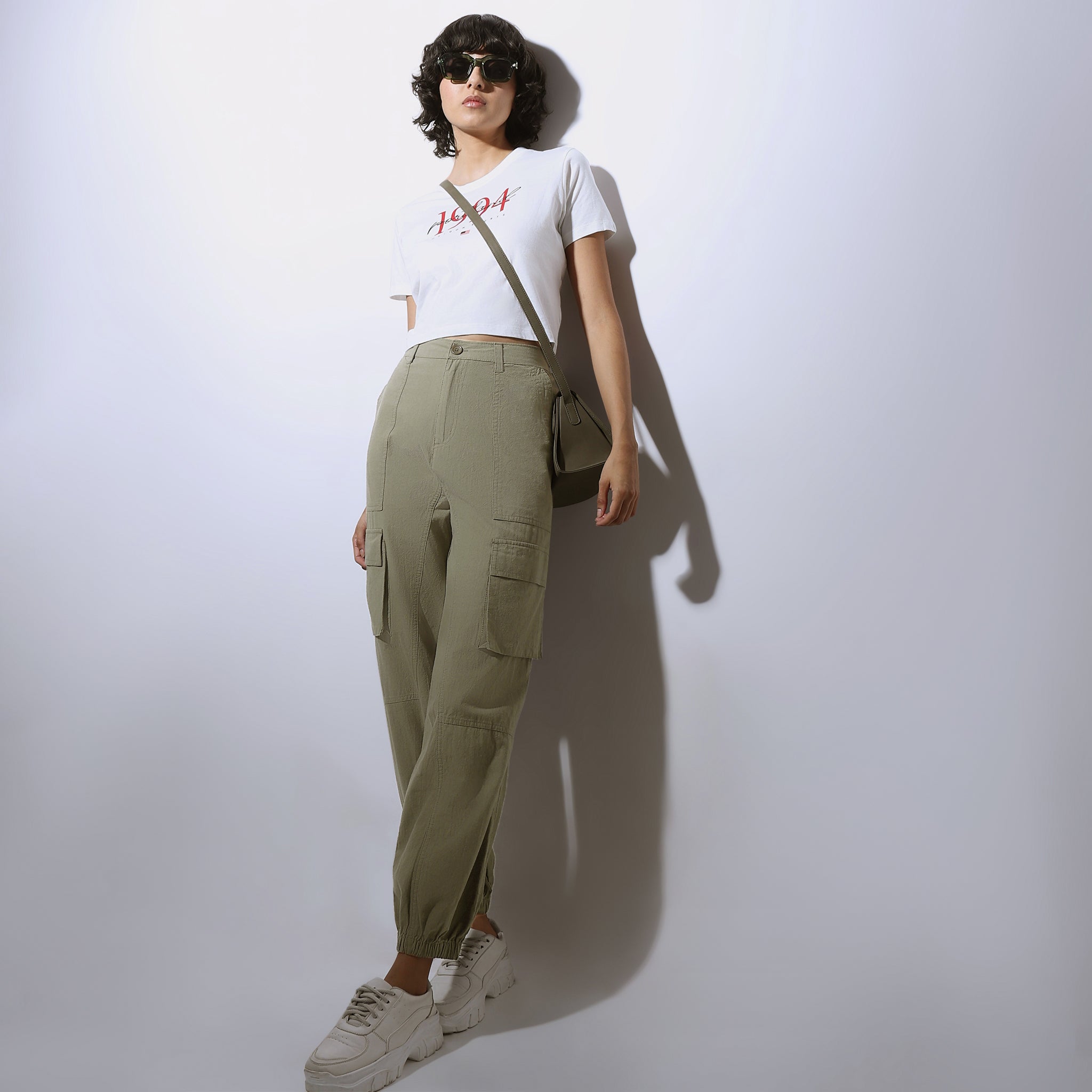 Regular Fit Solid Mid Rise Cargos