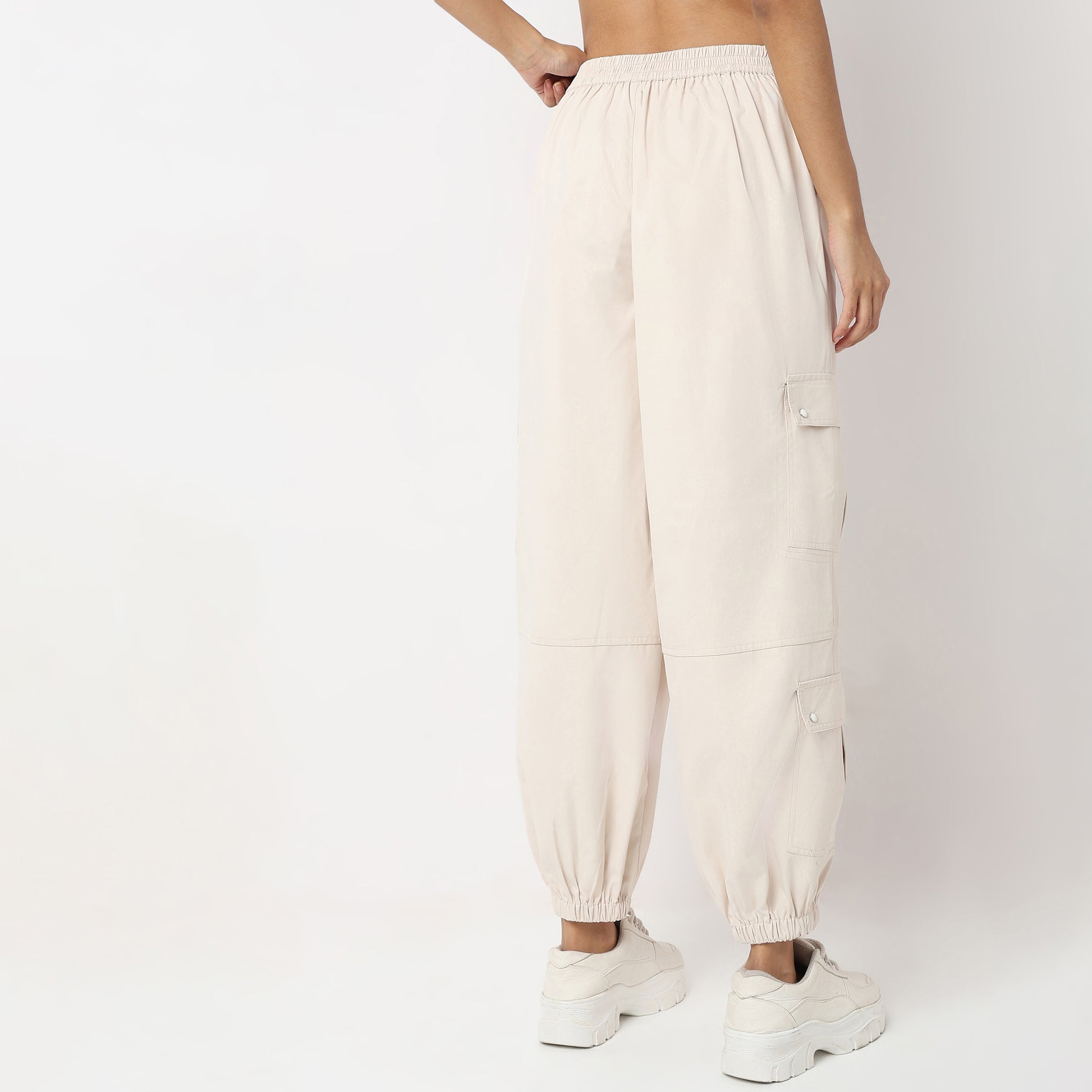 Regular Fit Solid Mid Rise Cargos