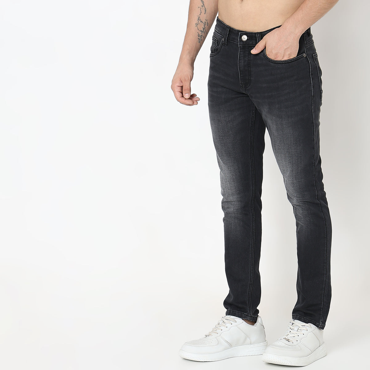 Comfort Fit Solid Mid Rise Jeans