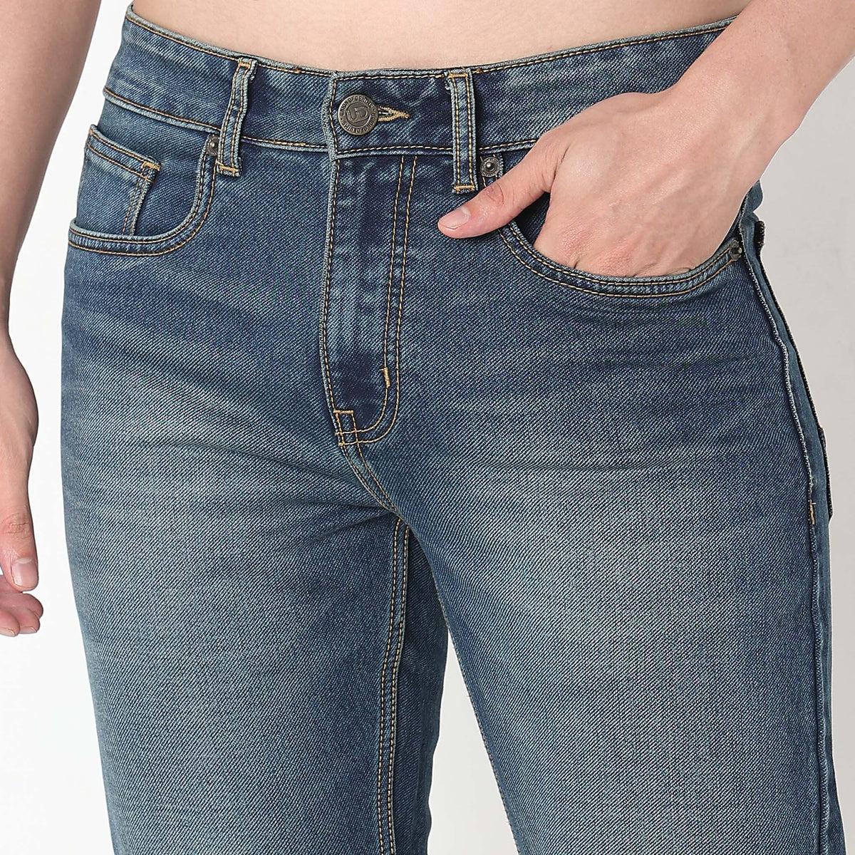 Comfort Fit Solid Mid Rise Jeans