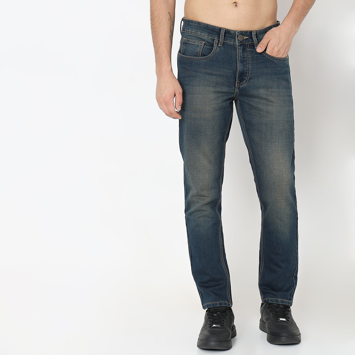 Comfort Fit Solid Mid Rise Jeans