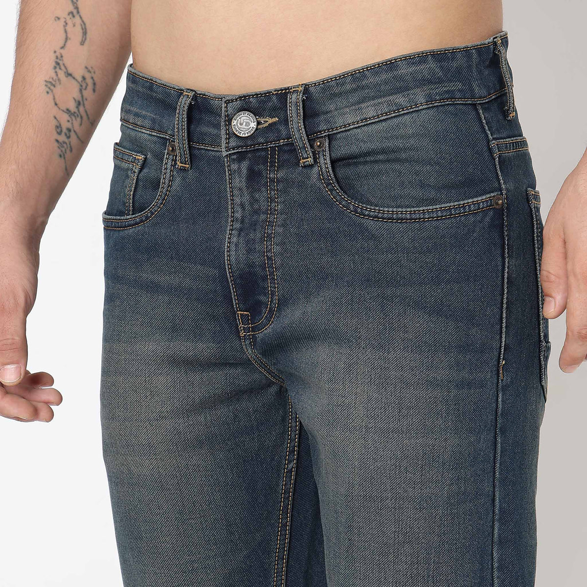 Comfort Fit Solid Mid Rise Jeans