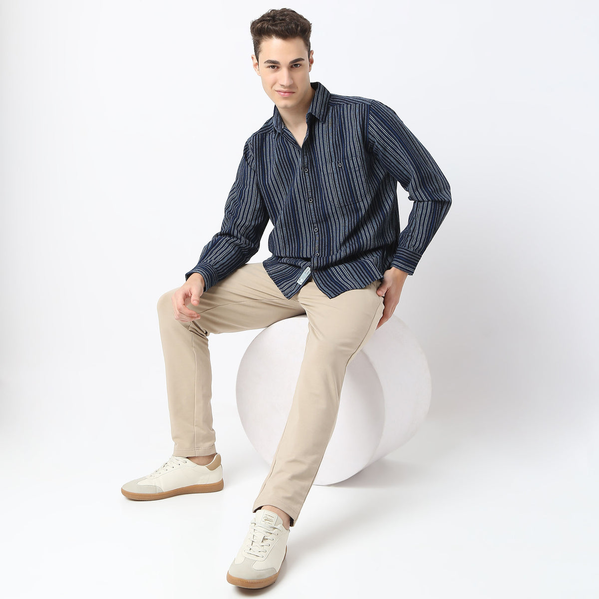 Skinny Fit Solid Mid Rise Chinos