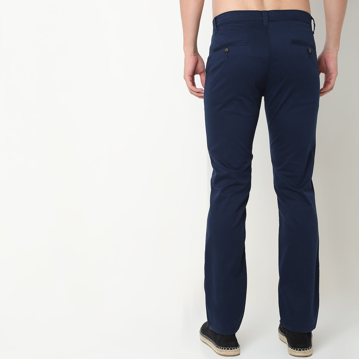 Regular Fit Solid Mid Rise Chinos