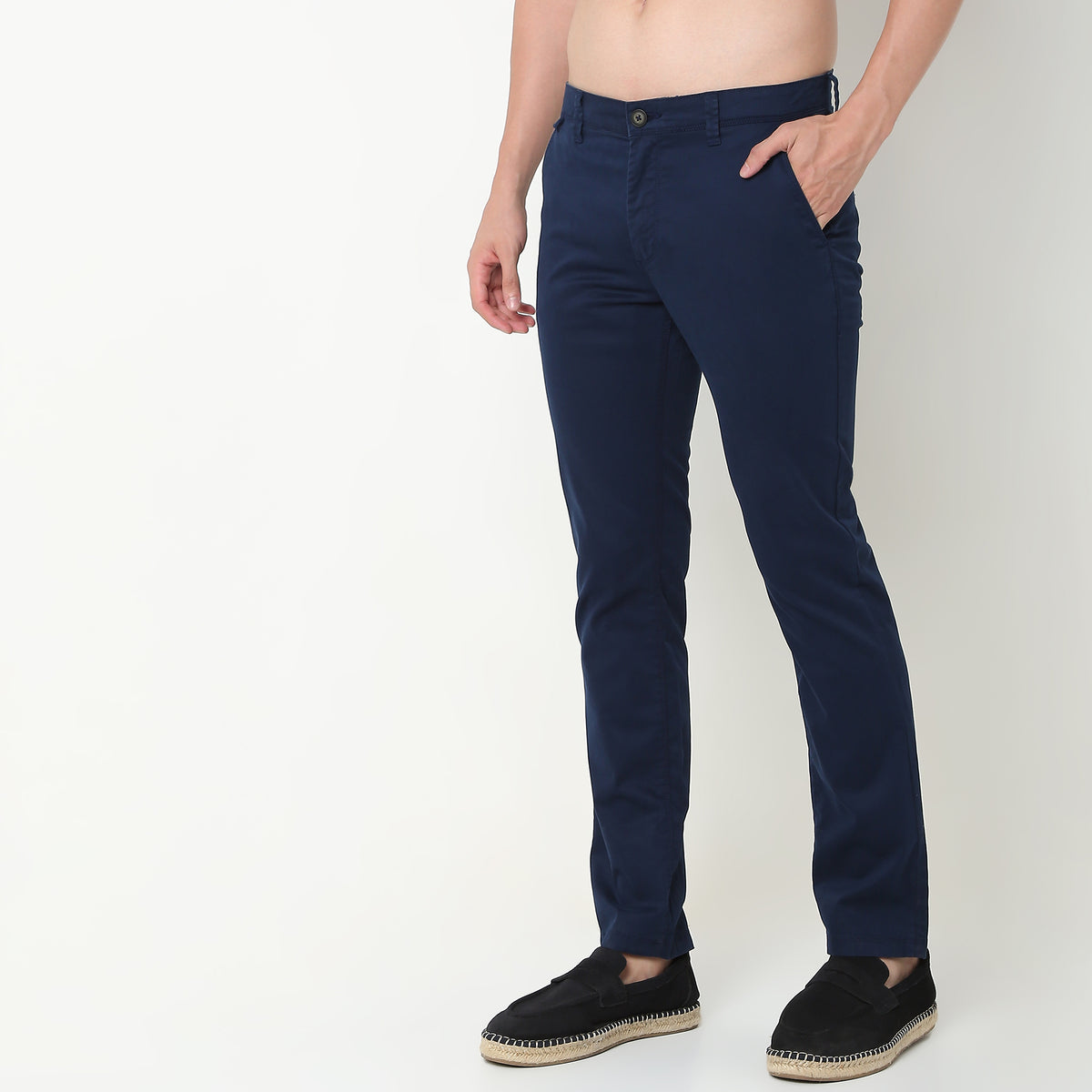 Regular Fit Solid Mid Rise Chinos