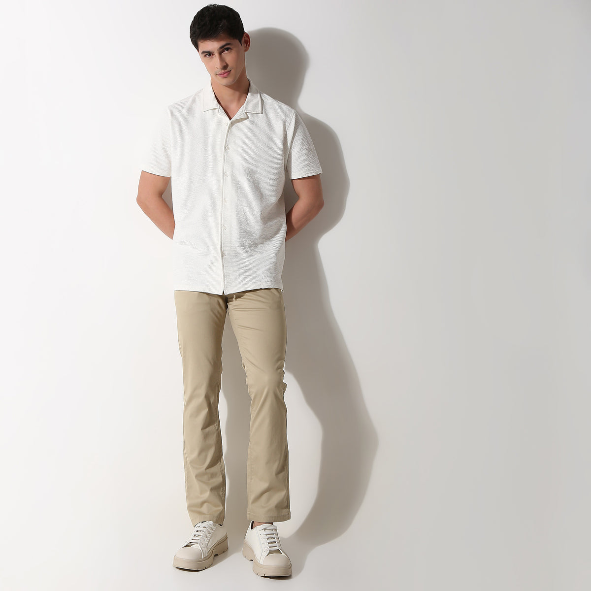 Regular Fit Solid Mid Rise Chinos