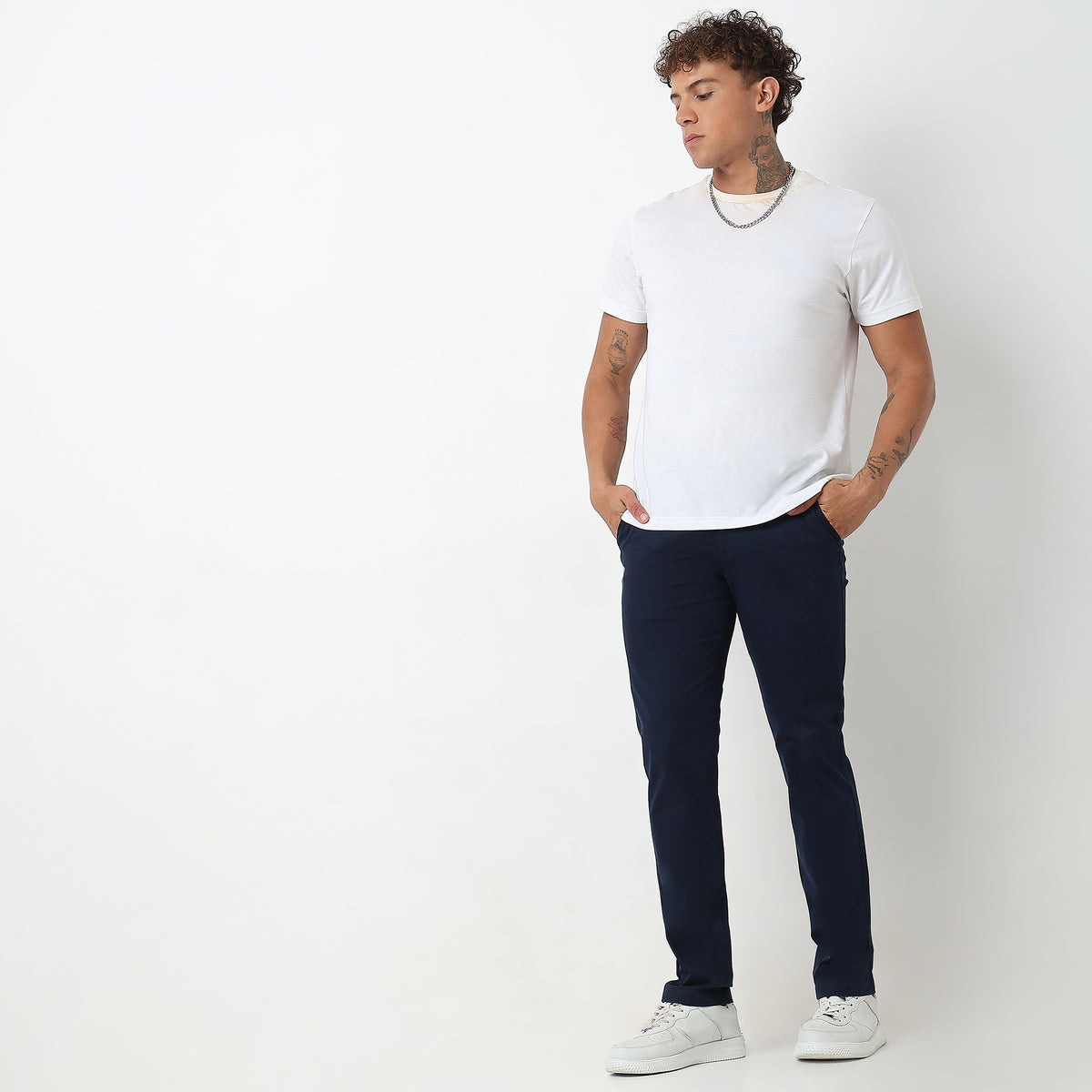 Regular Fit Solid Mid Rise Chinos