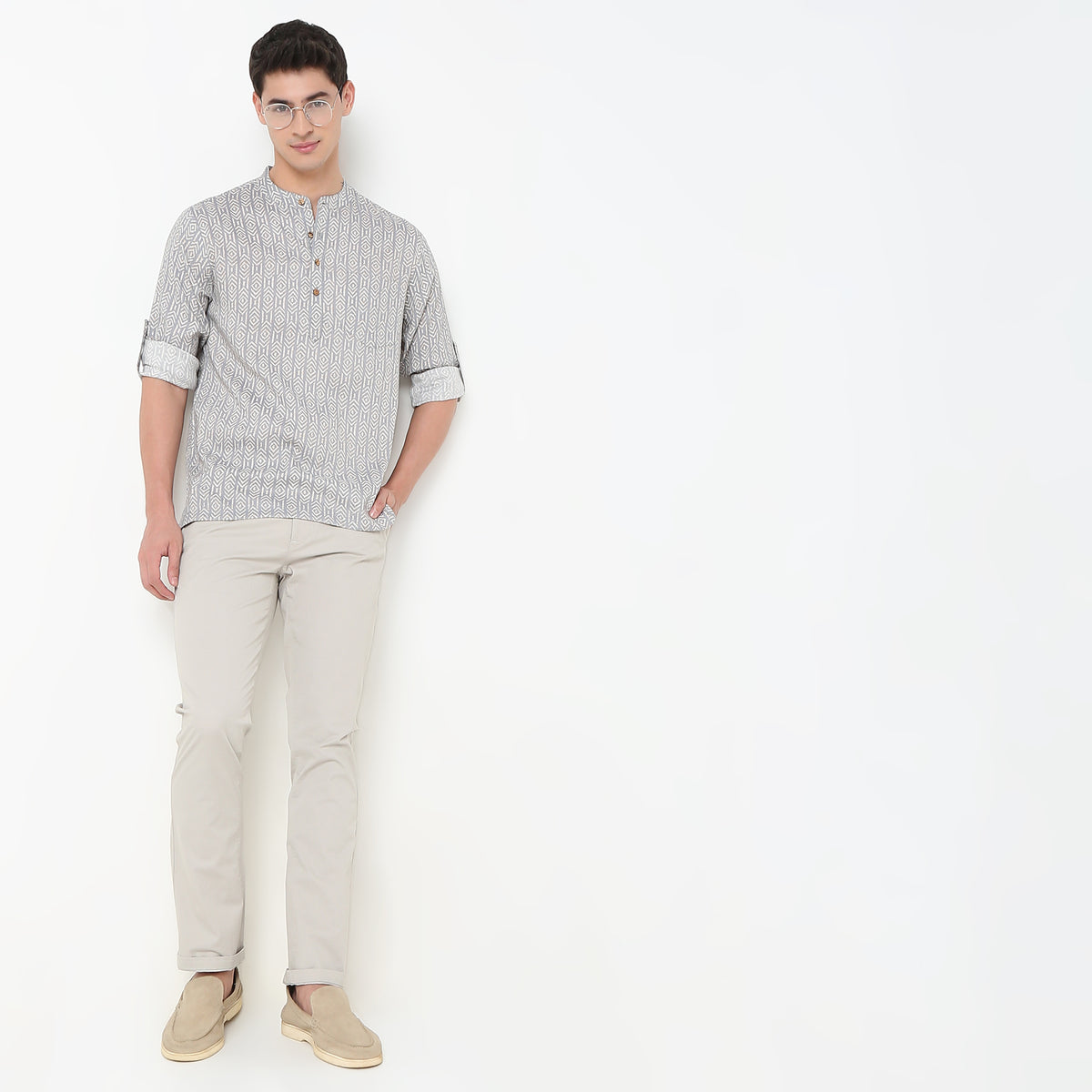 Regular Fit Solid Mid Rise Chinos