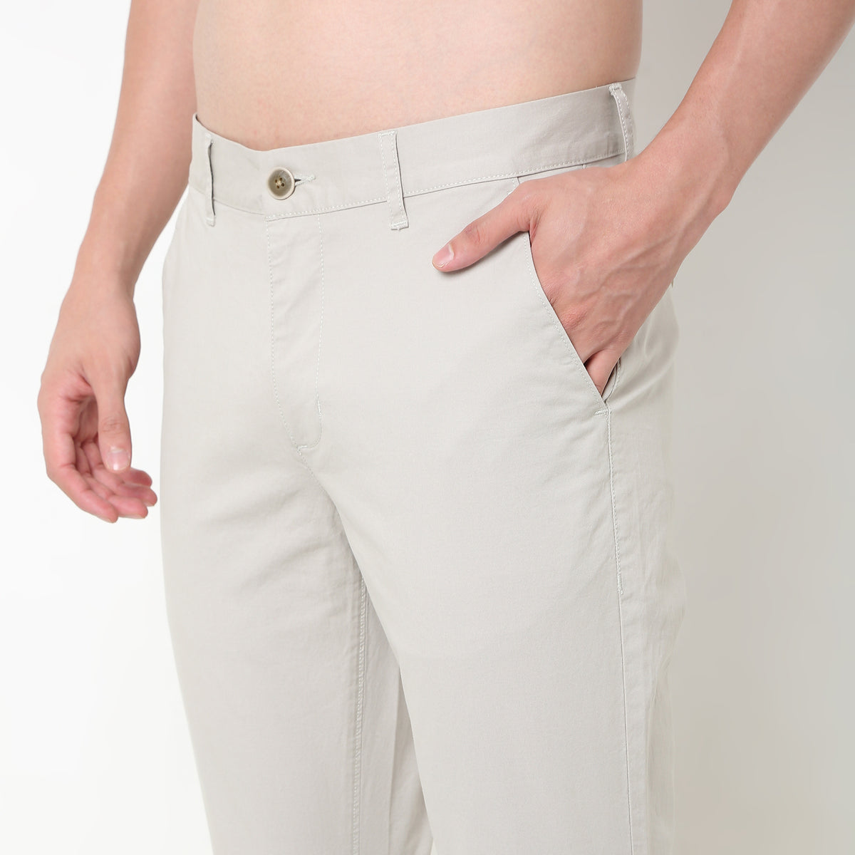 Regular Fit Solid Mid Rise Chinos