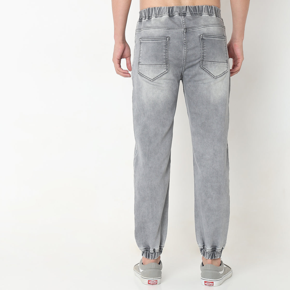 Regular Fit Solid Mid Rise Jeans