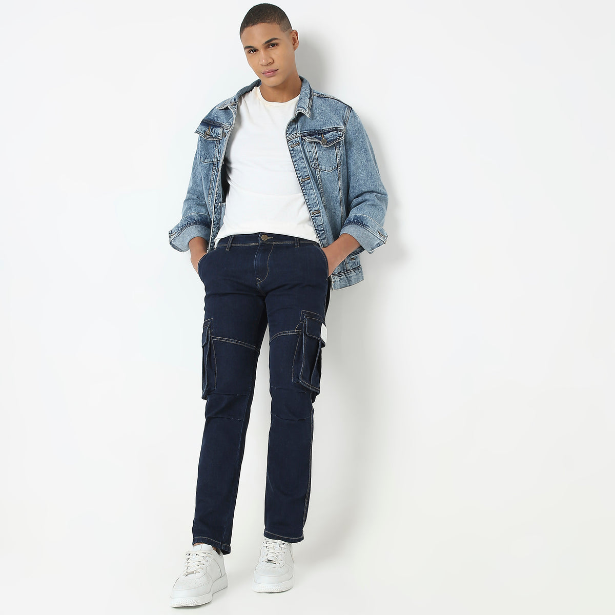 Regular Fit Solid Mid Rise Jeans