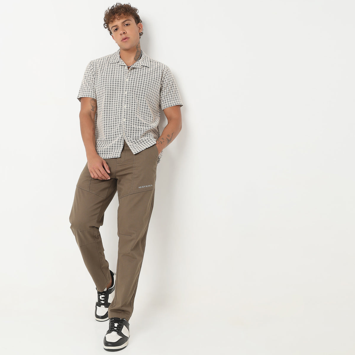 Regular Fit Solid Mid Rise Pants