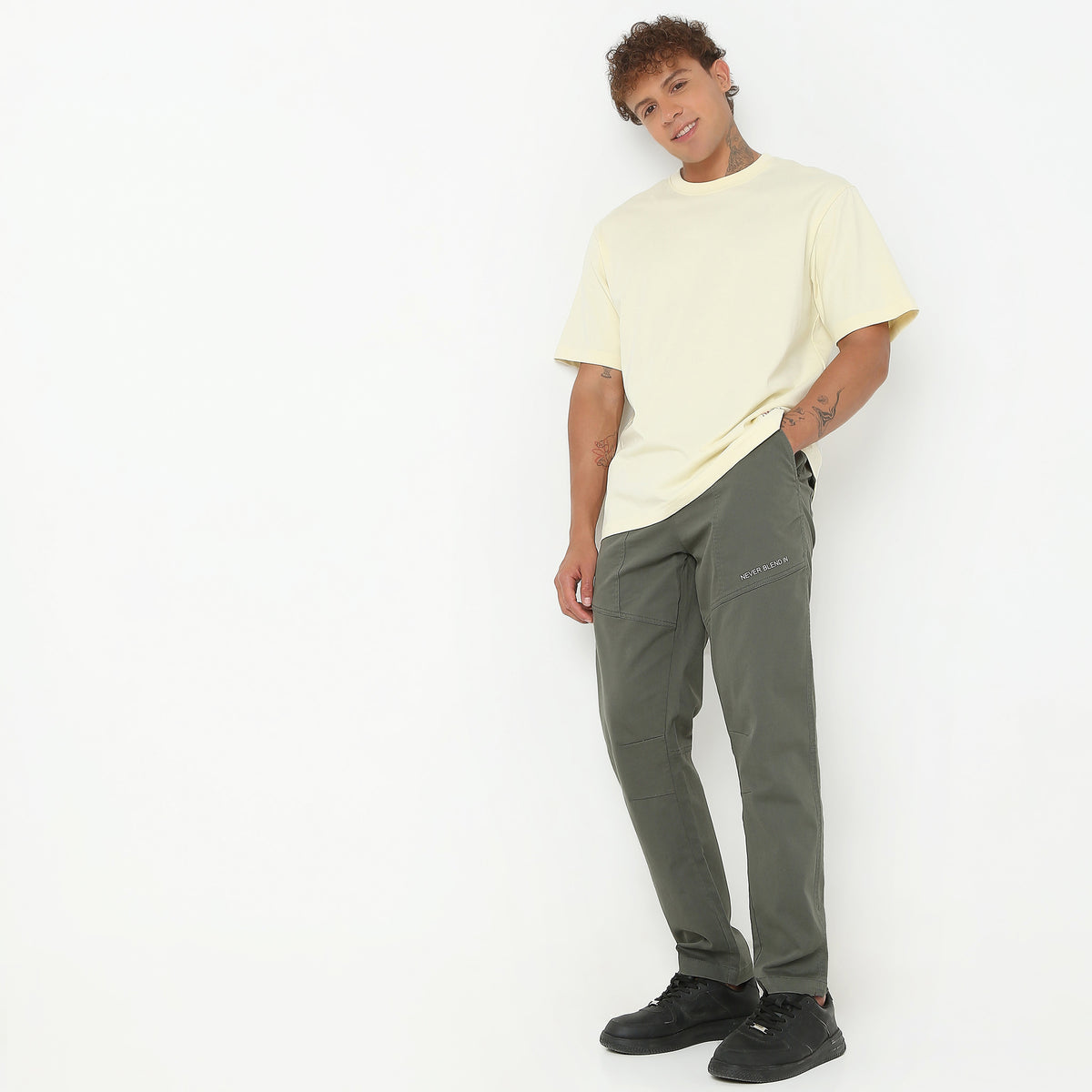 Regular Fit Solid Mid Rise Pants