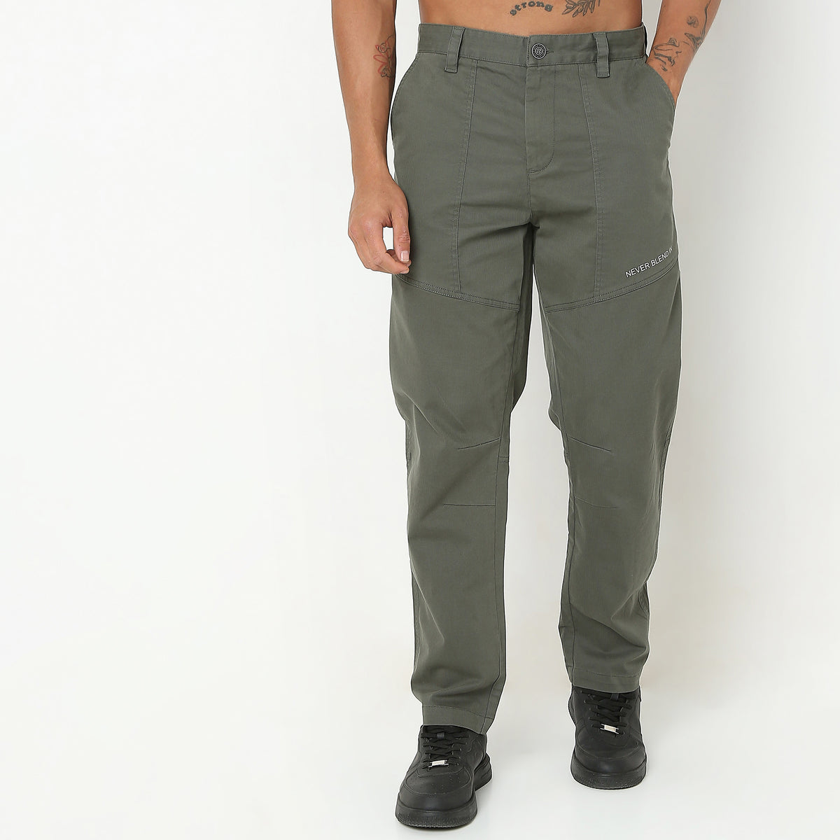 Regular Fit Solid Mid Rise Pants