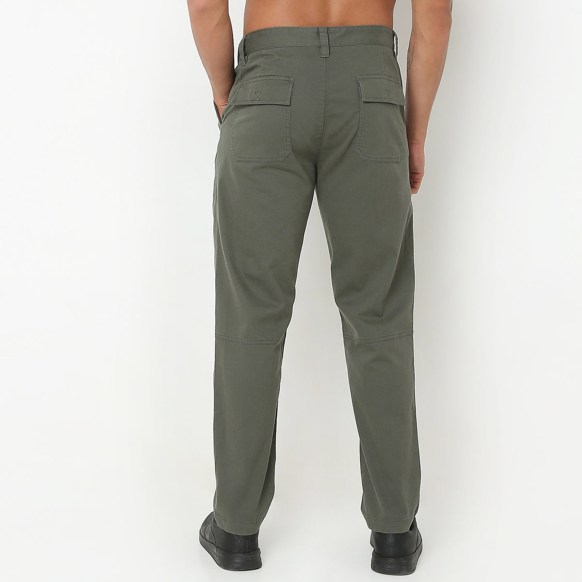 Regular Fit Solid Mid Rise Pants