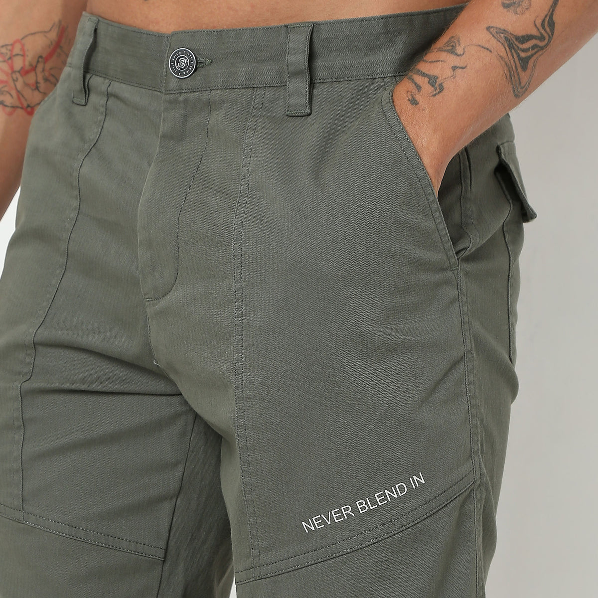 Regular Fit Solid Mid Rise Pants