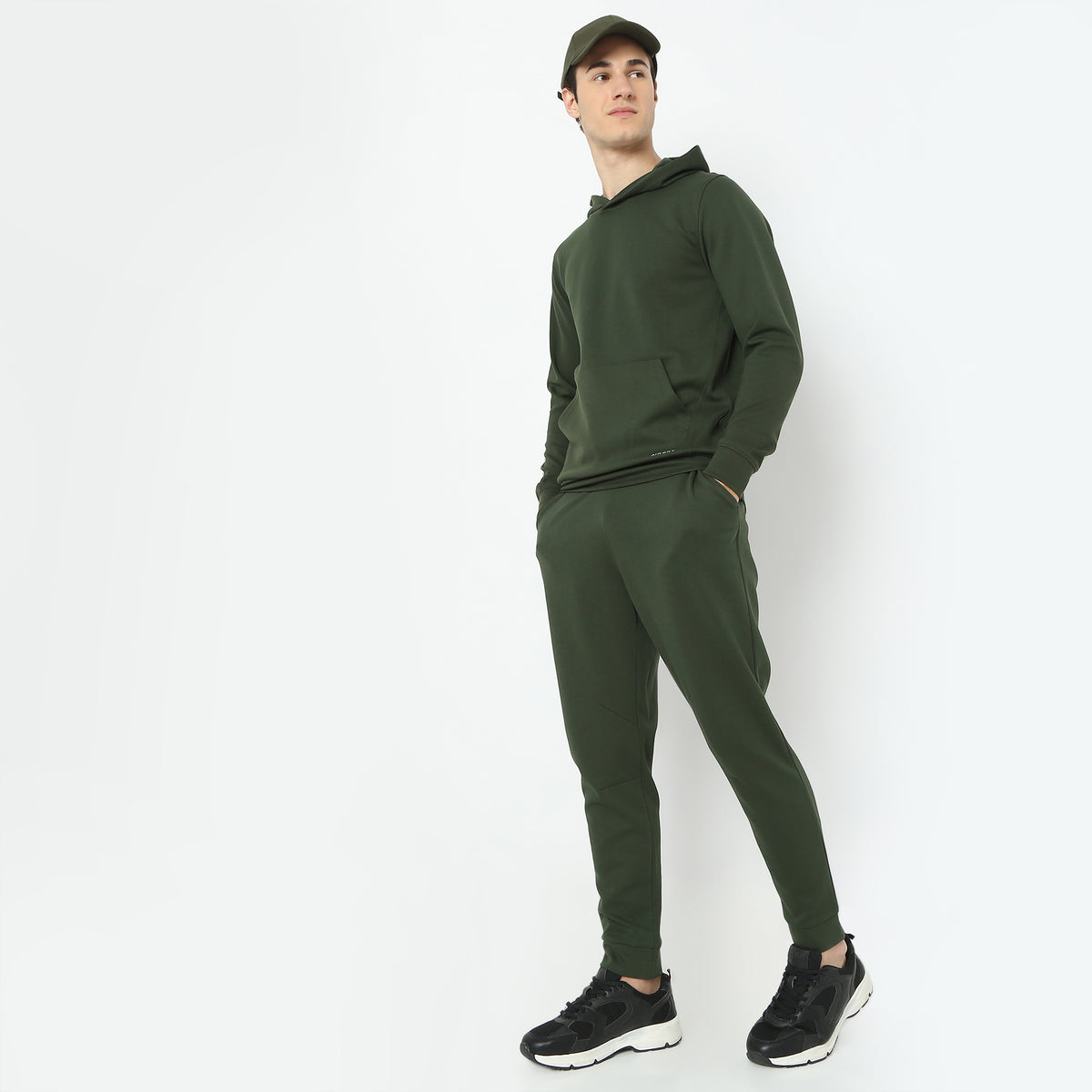 Regular Fit Solid Mid Rise Trackpants