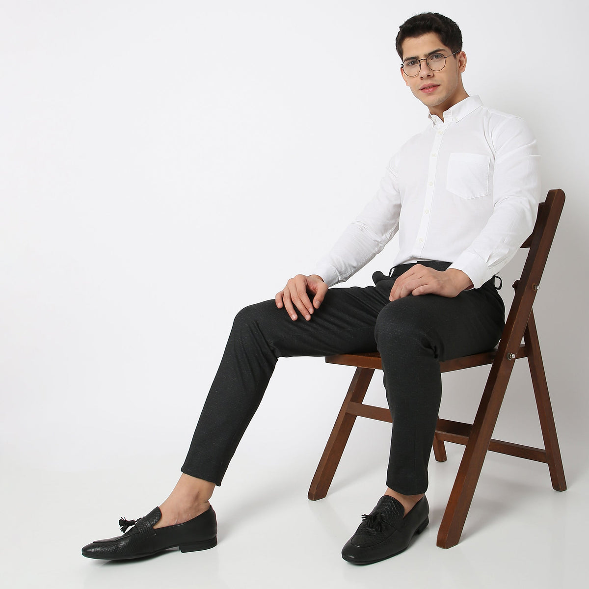 Regular Fit Solid Mid Rise Trousers