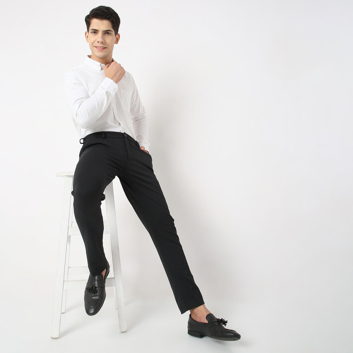 Regular Fit Solid Mid Rise Trousers